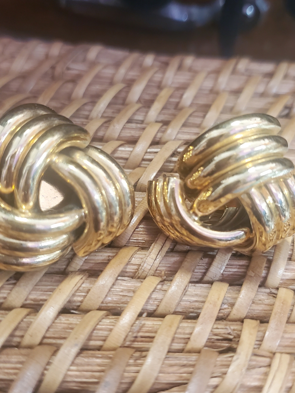 Classic Gold Knot Clip-On Earrings - Elegant Women’s Jewelry